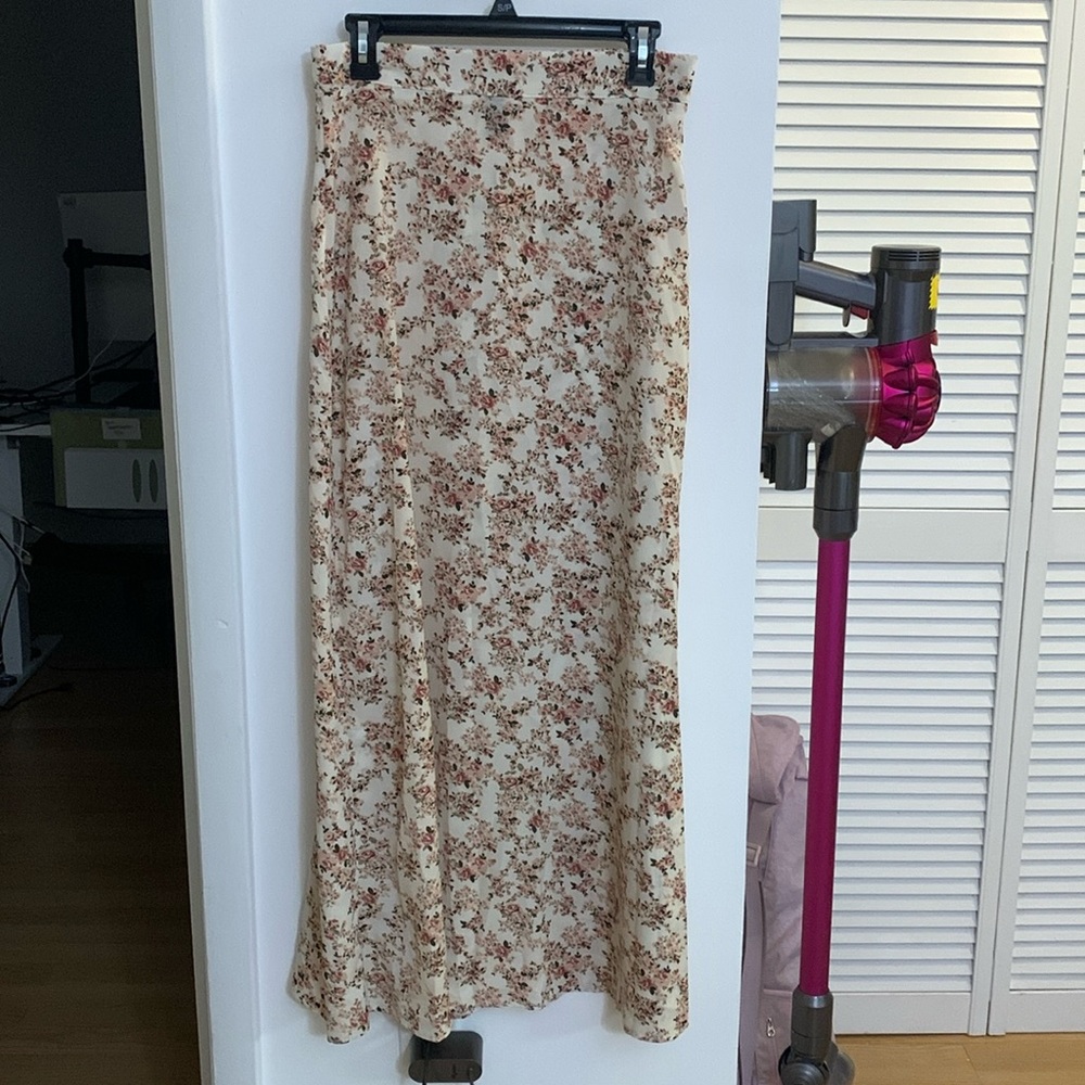 Size 4/S pink floral maxi skirt with slit from SHEIN
